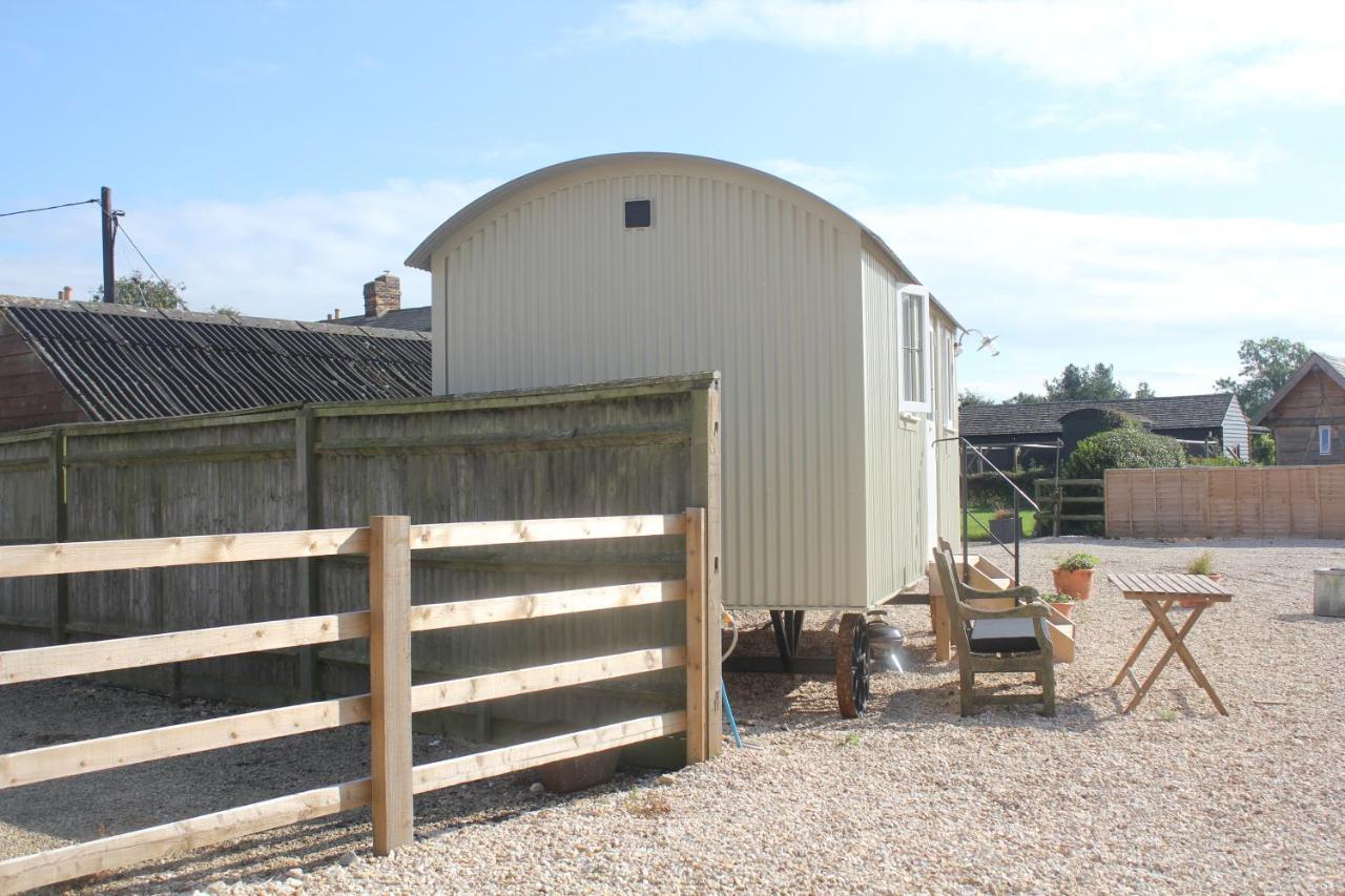 The Shepherd'S Hut Mixbury Exterior foto