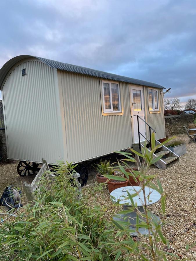 The Shepherd'S Hut Mixbury Exterior foto